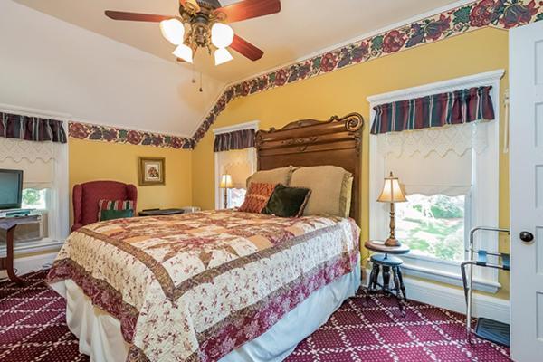 Kingsley House Bed & Breakfast - Full Home Fennville Kültér fotó